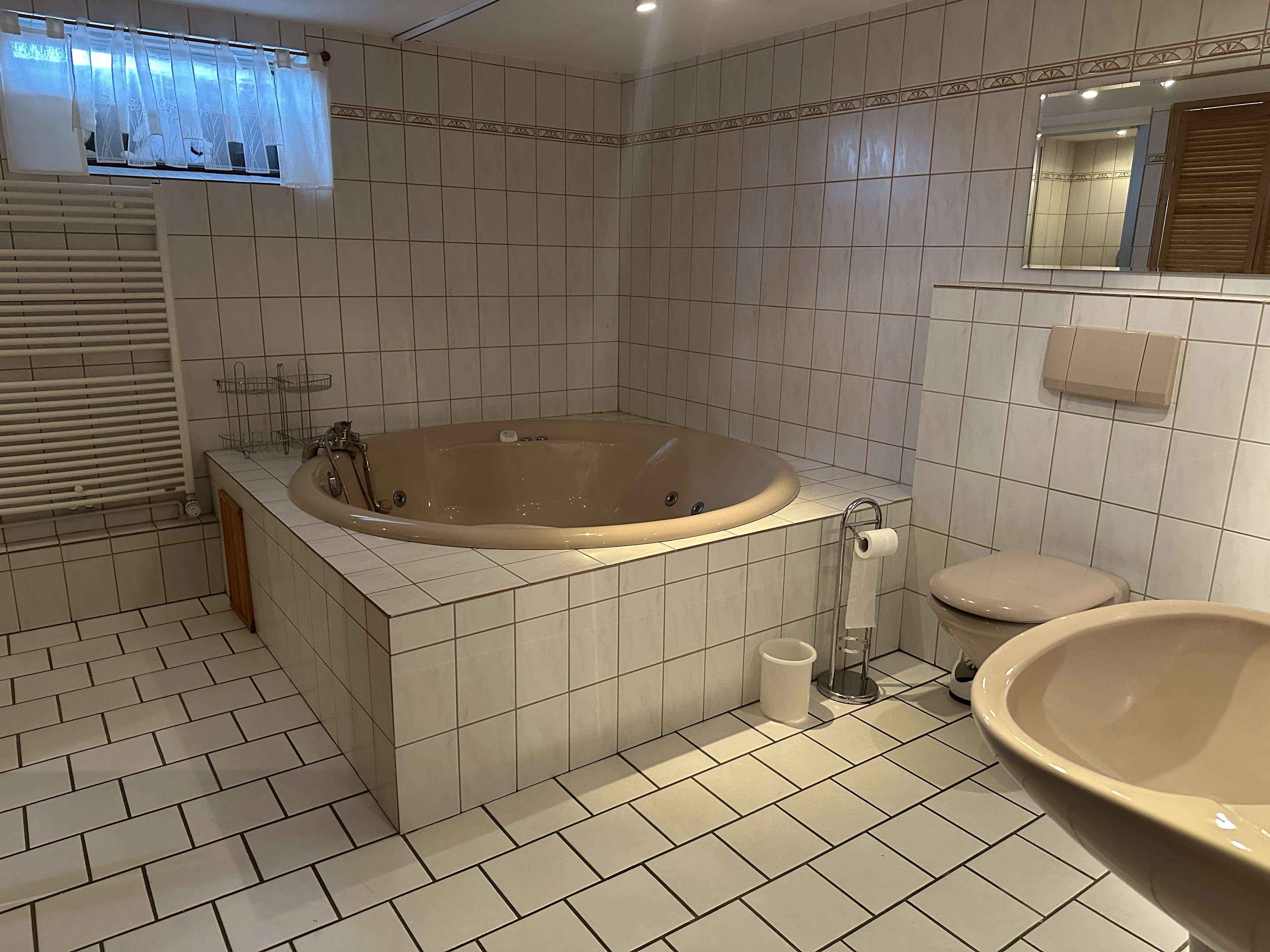 Immobilie in Hardegsen - Großes Einfamilienhaus mit viel Nutzfläche und tollem Garten - Bild 7