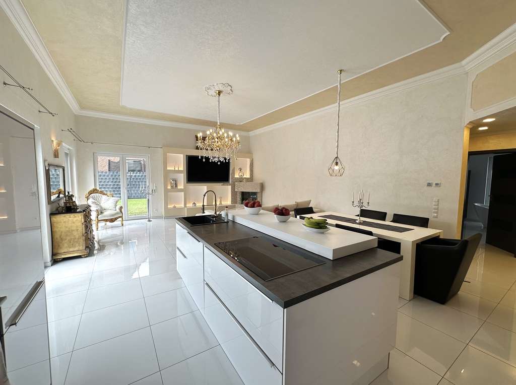 Immobilie in Rühen - Traumhaftes Einfamilienhaus mit Pool, Doppelgarage, Fußbodenheizung & luxuriöser Ausstattung nahe Wo - Bild 0