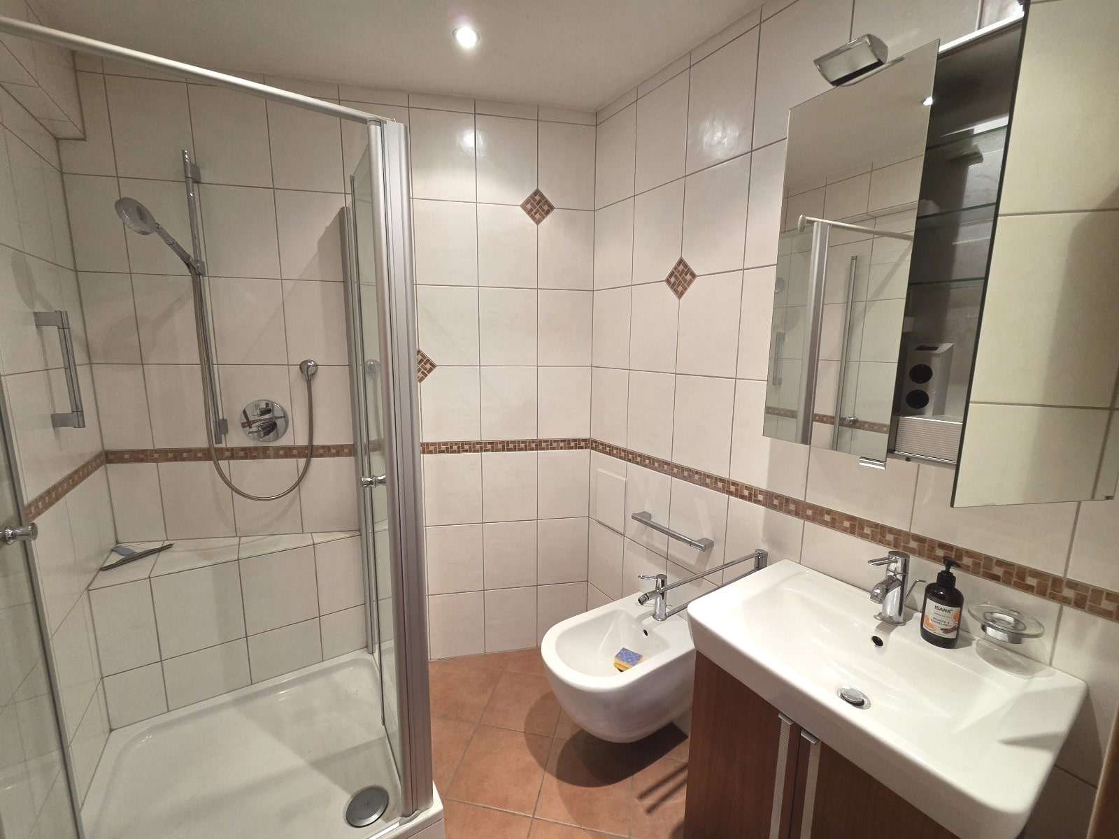 Immobilie in Maroldsweisach - *PREISREDUZIERUNG* Modernisiertes MFH inkl. Gewerbe mit Nebengebäude u. Garagen in zentraler Lage v - Bild 9