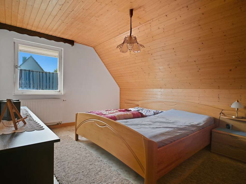 Schlafzimmer 1