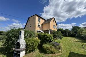Kreuztal  Eichen, modernisiertes 2 Fam. Haus mit sonnigem Garten und hohem Wohnwert – Die vollständige Adresse der Immobilie erhältst du vom Anbieter., 57223 Kreuztal – Vorschaubild 2