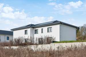 Exklusiver Neubau im KfW-40 Standard – Modernes Einfamilienhaus mit Garten & PV-Anlage – Die vollständige Adresse der Immobilie erhältst du vom Anbieter., 56220 Immendorf, Koblenz – Vorschaubild 2
