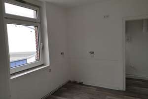 Stilvoll modernisiert: 4-Zimmer-Wohnung in zentraler Lage von Siegen – Friedrichstraße 83, 57072 Siegen, Siegen – Vorschaubild 4