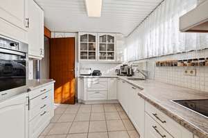 RESERVIERT: Exklusive Villa mit Schwimmbad, Sauna und atemberaubendem Blick – Die vollständige Adresse der Immobilie erhältst du vom Anbieter., 72766 Reutlingen-Mitte, Reutlingen – Vorschaubild 23
