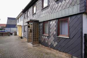 Doppelhaushälfte 180qm Wohnfläche auf drei Ebenen mit 6 Zimmer, 3 Bädern und Scheune & Garten – Die vollständige Adresse der Immobilie erhältst du vom Anbieter., 38259 Ringelheim, Salzgitter – Vorschaubild 3