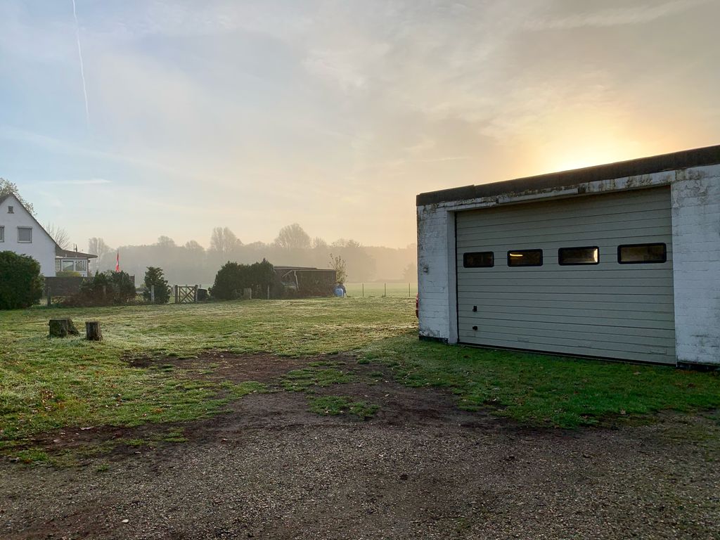 Grundstück mit XXL-Garage und wunderschönem Ausblick über ...