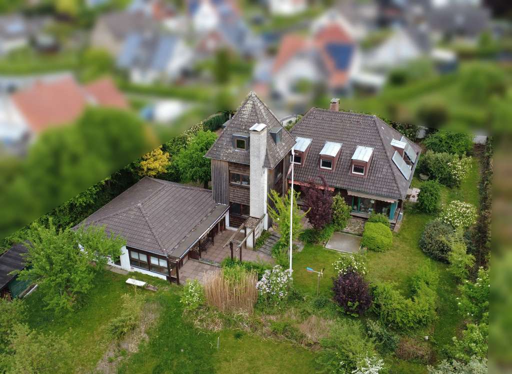 Living In Paradise - Höchst attraktives Einfamilienhaus mit Weitblick, Charakter und viel Grün