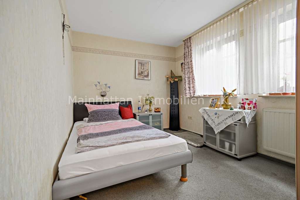 Immobilie in Bad Homburg vor der Höhe - Mehrgenerationshaus - Invest oder mietfrei wohnen! - Bild 1