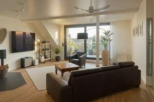 Vermietete 2-Zimmer-Dachgeschosswohnung mit Balkon, Kamin & Klimaanlage