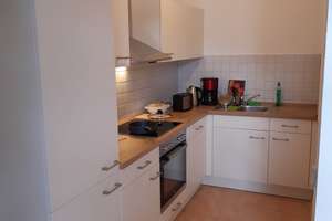 EBK + 30,- *** ! 1.OG +  sonniger Balkon + alle Räume zum Innenhof!