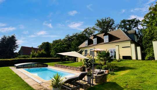 Bild von Denkmalschutz-Villa mit strahlendem Garten und traumhaftem Außenpool in exklusiver Lage von Mühltal