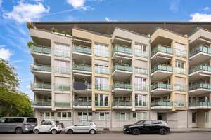 Am Florapark Düsseldorf: Lichtdurchflutete 2 Zimmer Wohnung mit Balkon und Blick ins Grüne