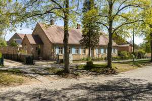 Historische Schule neu gedacht – außergewöhnliches Wohnen mit architektonischer Tiefe – Die vollständige Adresse der Immobilie erhältst du vom Anbieter., 14476 Marquardt, Potsdam – Vorschaubild 3