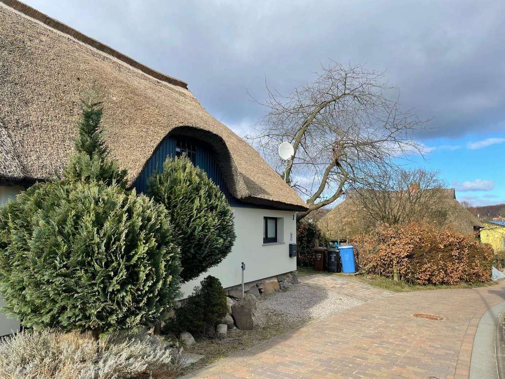 Immobilie in Lohme - Reetdachidylle mit Stil - Charmante Doppelhaushälfte auf Rügen - Bild 2
