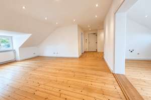 Renovierte Dachgeschoss-Wohnung im Westend – 60325 Westend-Süd, Frankfurt am Main – Vorschaubild 3