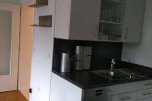 Vollmöblierte 2-Zimmer-Wohnung mit Balkon und EBK Zentrumsnah – Pfälzerstr. 32a, 91052 Röthelheim, Erlangen – Vorschaubild 1