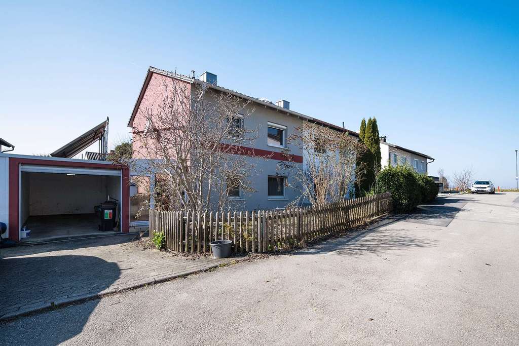 Immobilie in Moosinning - Doppelhaushälfte mit Wintergarten, Balkon und großem Gestaltungspotenzial - Bild 0