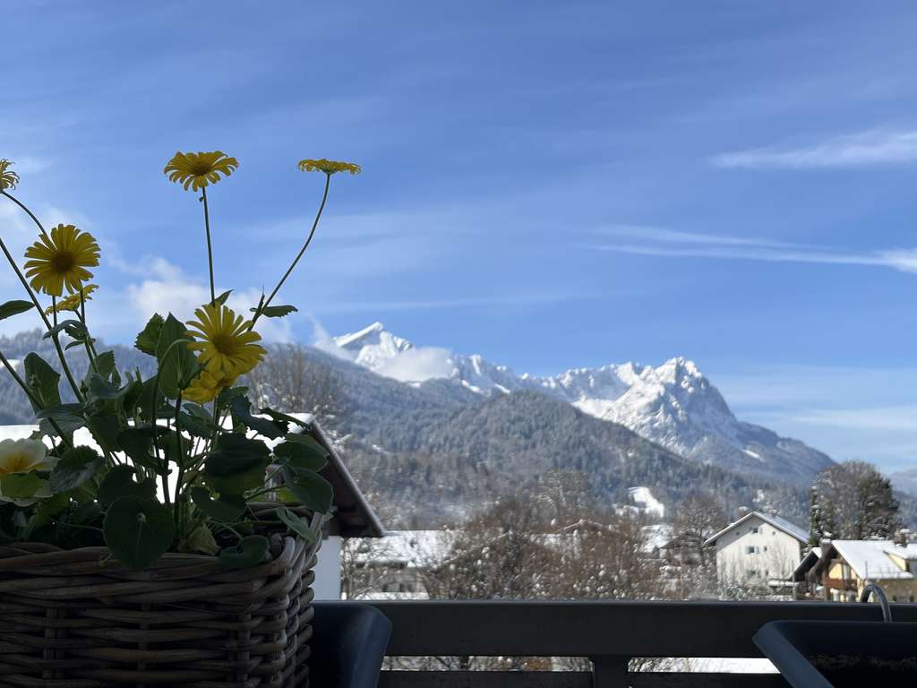 Immobilie in Garmisch-Partenkirchen - Fantastische Sicht*Helle 2-Zimmer-Whg.*zentral in Partenkirchen*Aufzug*Garage*Dr.Wigger-Straße - Bild 0