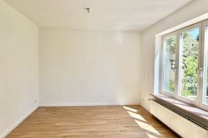 Charmantes Haus mit traumhaftem Garten, sonniger Terrasse und Doppelgarage – Die vollständige Adresse der Immobilie erhältst du vom Anbieter., 22359 Volksdorf, Hamburg – Vorschaubild 8