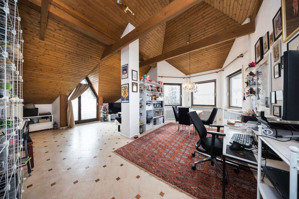 Immobilie in Puchheim - Helle Wohnung mit zwei Loggien und Stellplatz in attraktiver Lage von Puchheim - Bild 3