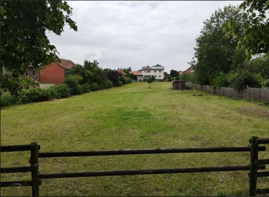 Immobilie in Kneitlingen - Mit Grundstück: Schick und gradlinig – die perfekte Form zum stadtnahen Wohnen in Eilum - Bild 1