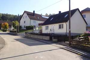 Gepflegtes 3-Zimmer-Einfamilienhaus mit Garage, Garten, Pavillon und Schuppen in Auernheim – Die vollständige Adresse der Immobilie erhältst du vom Anbieter., 89564 Nattheim – Vorschaubild 1