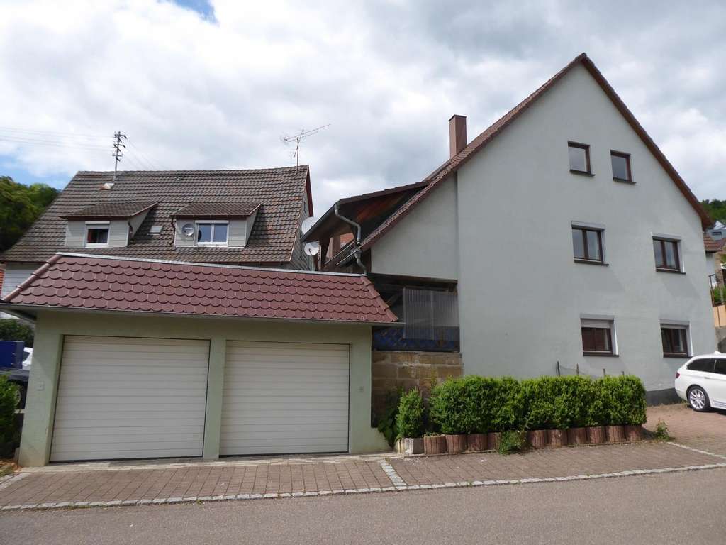 Immobilie in Forchtenberg - 5-Zimmer-Eigentumswohnung mit kleinem Grundstück mitten in Ernsbach - Bild 1