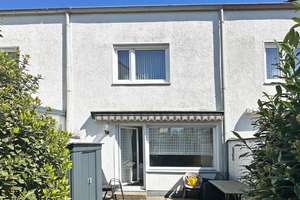 Charmantes Reihenmittelhaus in guter Lage
von Hofstede – Die vollständige Adresse der Immobilie erhältst du vom Anbieter., 44809 Hofstede, Bochum – Vorschaubild 2