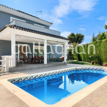 Beeindruckende Villa in Colinas de Venta Cabrera