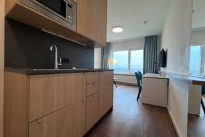 Möbliertes Studio im 16.OG im Fritz Tower mit tollem Ausblick – Lehrter Strasse 24b, 10557 Moabit, Berlin – Vorschaubild 1