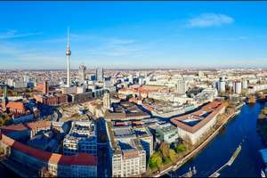 NEUER KP - EXKLUSIVES 5 METER-GALERIE-DACH -mit Weitblick- -an der Spree – Die vollständige Adresse der Immobilie erhältst du vom Anbieter., 10179 Mitte (Ortsteil), Berlin – Vorschaubild 2