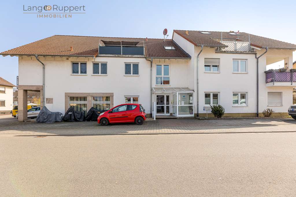 Immobilie in Rimbach - Viel Platz & Potenzial: 3-Zimmer-Wohnung mit Dachterrasse und Stellplatz - Bild 2