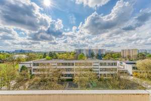 Über den Dächern der Stadt: Sonnige 3-Zimmer-Wohnung mit zwei Balkonen – Die vollständige Adresse der Immobilie erhältst du vom Anbieter., 81735 Neuperlach, München – Vorschaubild 6