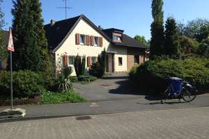 Für Gartenliebhaber, Einfamilienhaus in Ratingen (150 m², 3 Zi.) ab 15.07.2026 – Hülsenbergweg 58, 40885 Lintorf, Ratingen – Vorschaubild 1