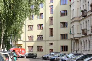 2010 saniert - helle, gut geschnittene 2-Zimmer-Wohnung mit großem Südbalkon