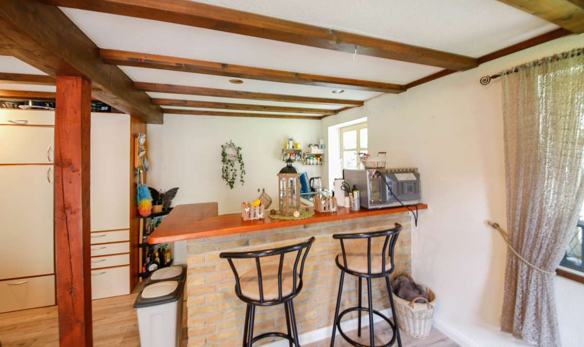 Immobilie in Gelting - Reetdachkate an der Ostsee in idyllischer Alleinlage mit drei Wohnungen  + 2,2 ha Land - Bild 12