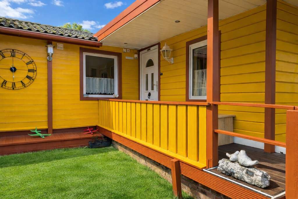 Immobilie in Vollersode - Großzügiges Grundstück im Grünen – charmantes Haus mit viel Platz für Mensch & Tier - Bild 1