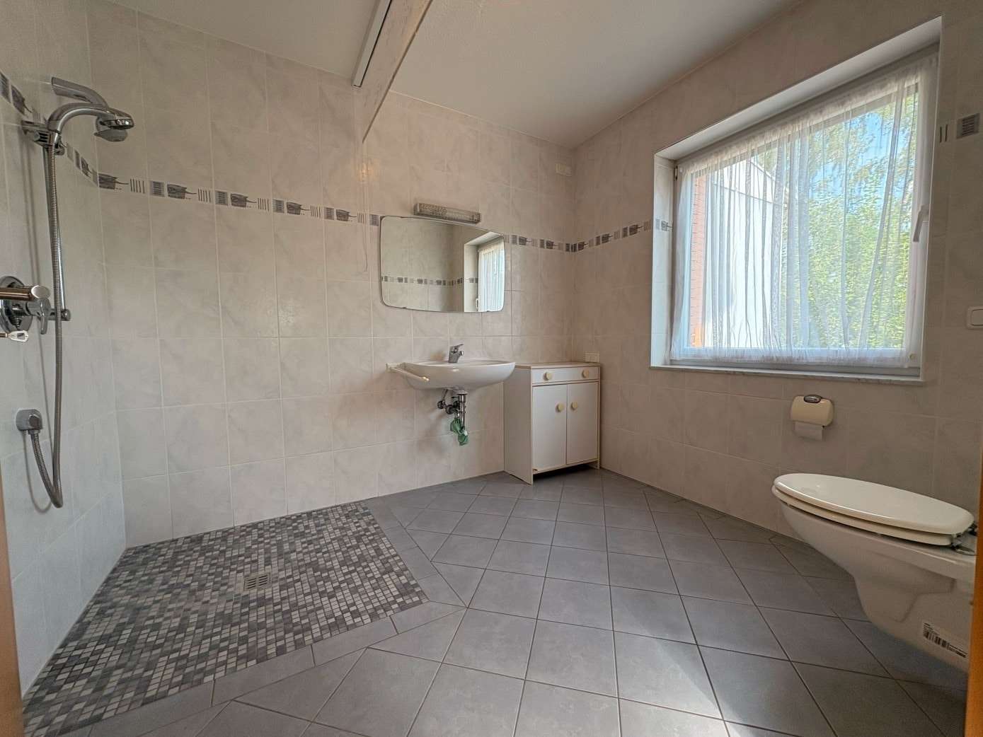 Immobilie in Rinteln - Drei Wohneinheiten in ruhiger Lage – Einziehen oder vermieten?  - Bild 9