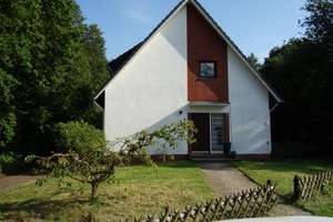 Unten wohnen, oben vermieten / Zweifamilienhaus in Bremen-Farge
