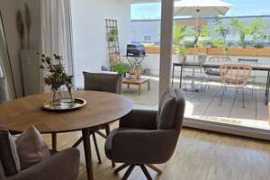 Helles Zimmer in 2er-WG mit großem Wohnzimmer, Terrasse und eigenem Bad