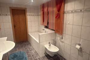 Charmantes Haus mit 6 Zimmern auf ca. 100 qm in Vohenstrauß – Die vollständige Adresse der Immobilie erhältst du vom Anbieter., 92648 Vohenstrauß – Vorschaubild 3