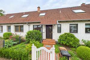 Familienfreundliches Reihenmittelhaus mit Vollkeller, Garage und Sauna im beliebten Emslandviertel v – Die vollständige Adresse der Immobilie erhältst du vom Anbieter., 30539 Bemerode, Hannover – Vorschaubild 1