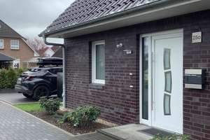 Großzügige Doppelhaushälfte mit Garten in Kaltenkirchen – Schmalfelder Straße 25a, 24568 Kaltenkirchen – Vorschaubild 1