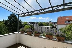 LIST-MALERVIERTEL: RUHIG GELEGENE UND UMFASSEND MODERNISIERTE 3-ZI-ETW MIT BALKON IM STILALTBAU