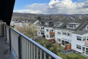 schöne  2-Zimmer DG Wohnung mit Balkon und Aussicht