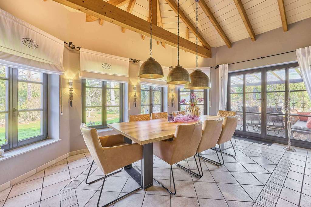 Immobilie in Mertesheim - Einzigartiges Anwesen mit viel Platz für Wohnen und Arbeiten mit traumhafter Gartenanlage und Pool - Bild 3