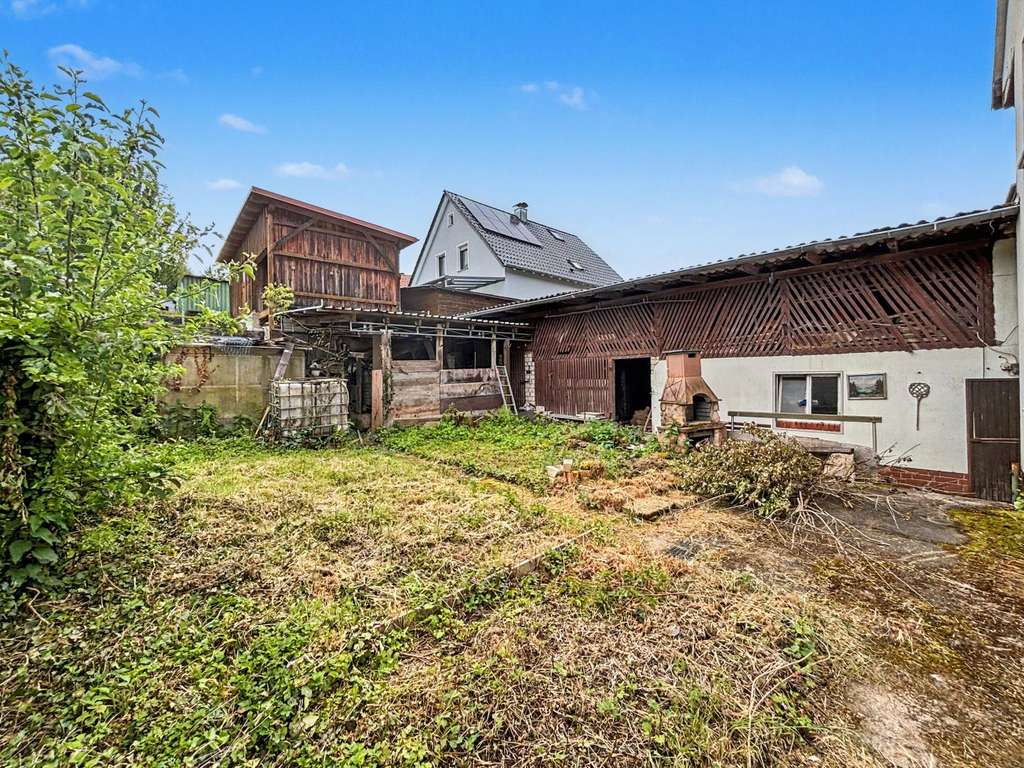 Immobilie in Kleinwallstadt - Ein Zweifamilienhaus für Generationen – mit viel Gestaltungsspielraum in Kleinwallstadt-Hofstetten - Bild 1