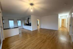 Hochwertige 4-Zimmer-Wohnung mit Fahrstuhl, 2 Balkonen & Tiefgarage in Potsdam – Hegelallee