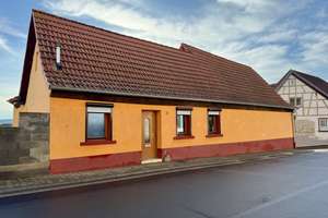 Charmantes kleines Einfamilienhaus – Die vollständige Adresse der Immobilie erhältst du vom Anbieter., 67816 Dreisen – Vorschaubild 1
