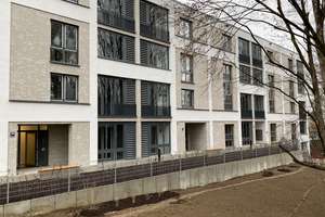 Ansprechende 2-Zimmer-EG-Wohnung mit Einbauküche & Terrasse/Garten in München – Henschelstraße 29, 81249 Lochhausen, München – Vorschaubild 3